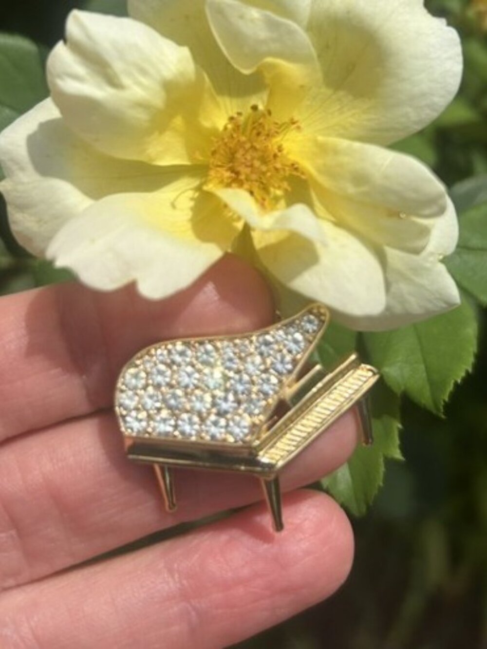 TRIFARI Grand Piano 3-D Clear Rhinestone Gold BROOCH